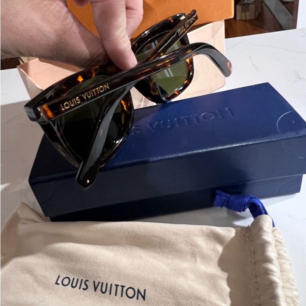 Louis Vuitton Brown Tortoise Sunglasses